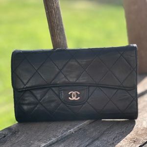 🖤Classic Auth. CHANEL Wallet!🖤